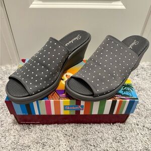 SKECHERS MEMORY FOAM WEDGE SLIDE